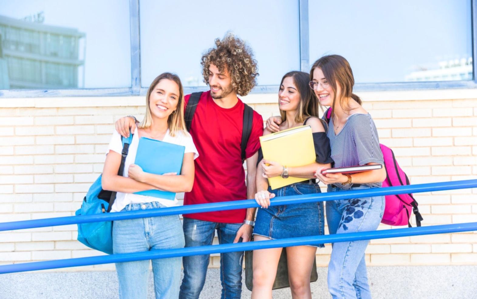 Analyse de graphiques financiers sur ordinateur